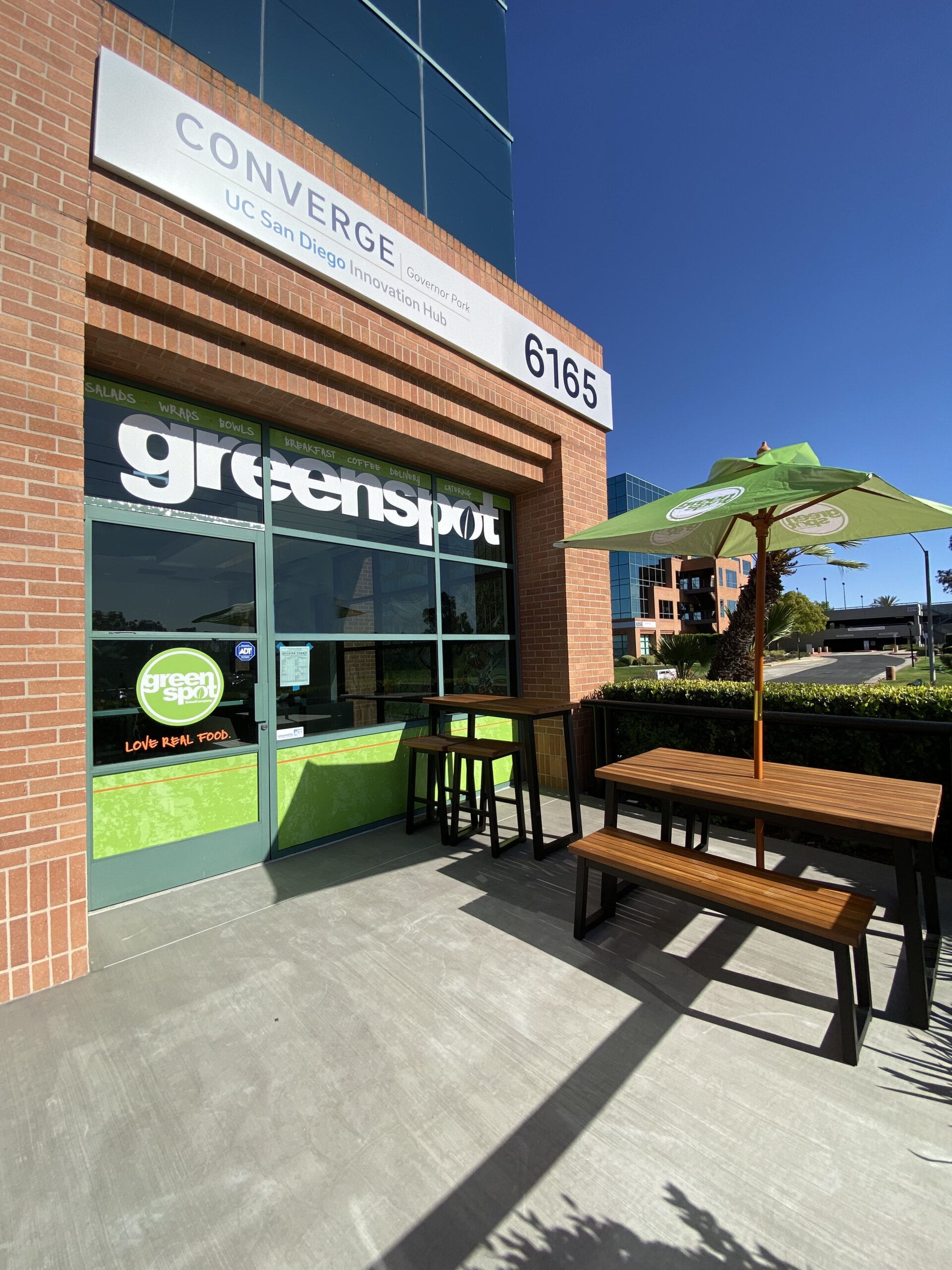 governor park patio with table, chairs and umbrella